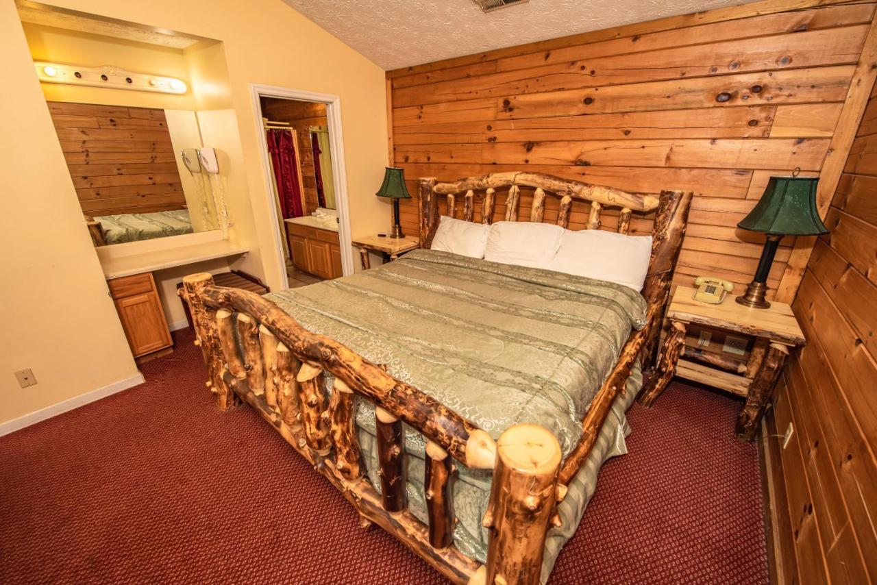 Cabin Close To Parkway Rd With River View Pigeon Forge Eksteriør billede