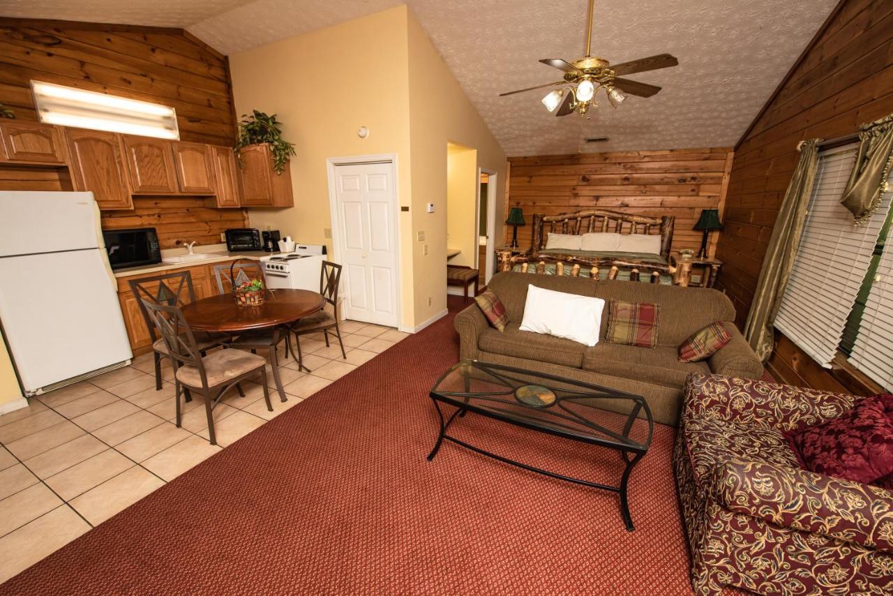 Cabin Close To Parkway Rd With River View Pigeon Forge Eksteriør billede