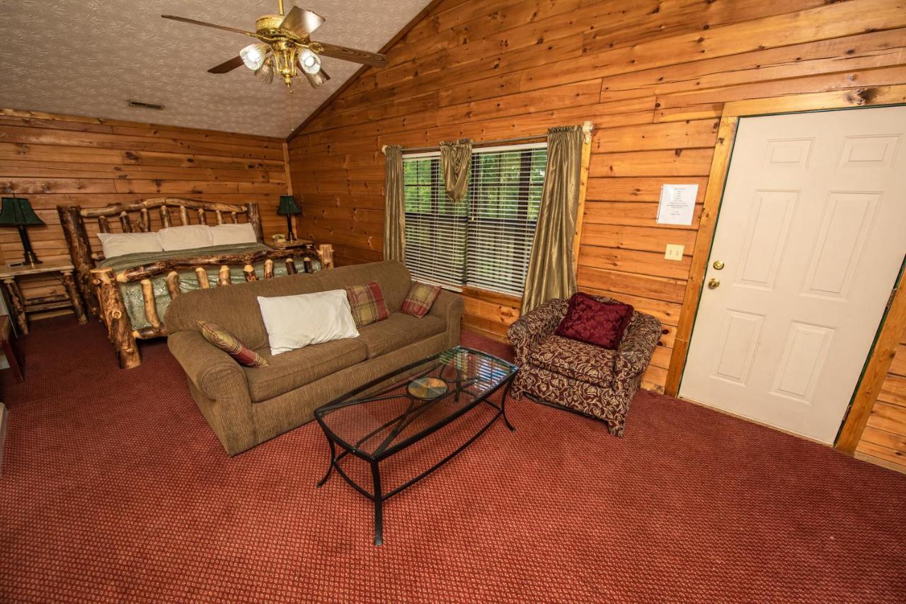Cabin Close To Parkway Rd With River View Pigeon Forge Eksteriør billede