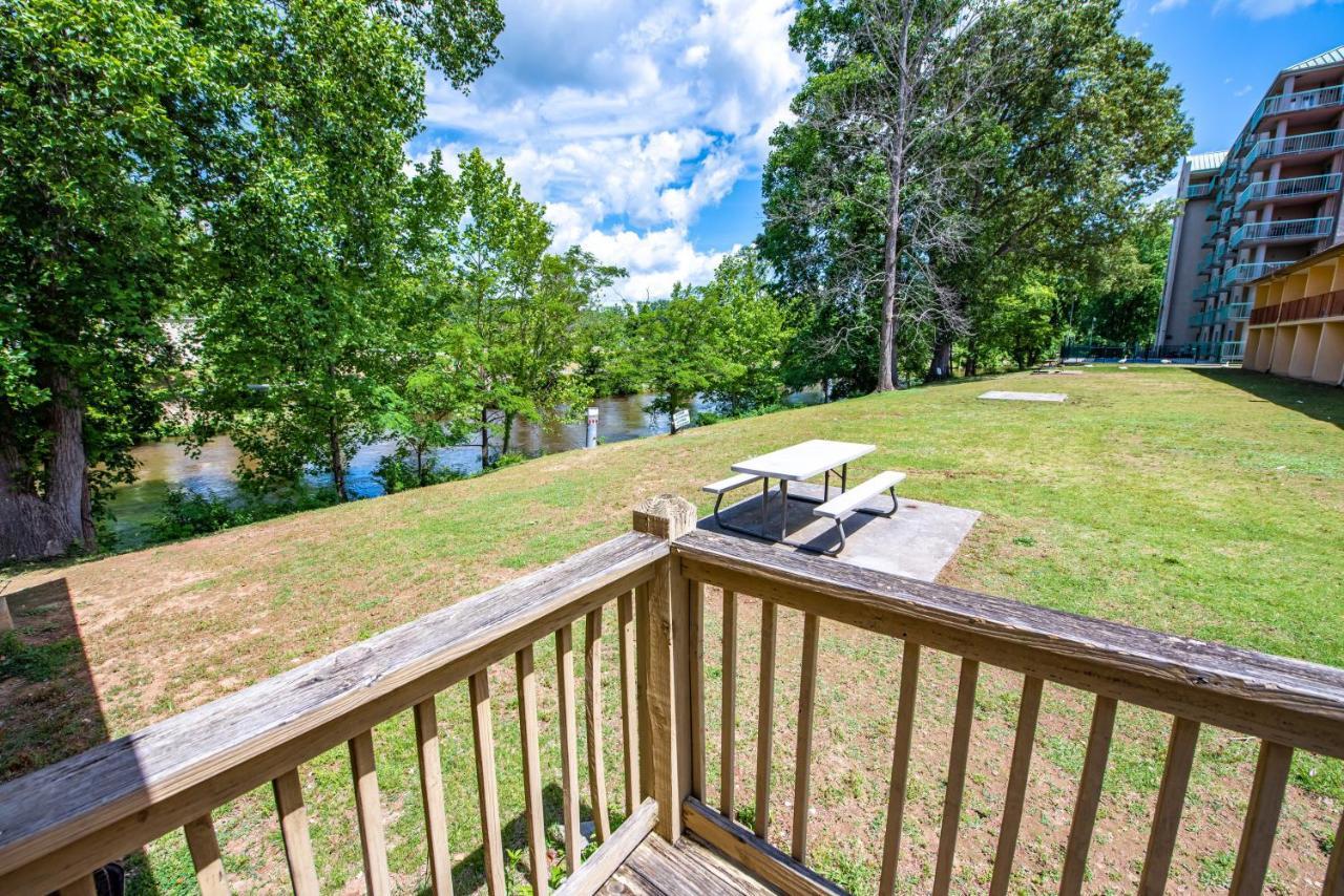 Cabin Close To Parkway Rd With River View Pigeon Forge Eksteriør billede