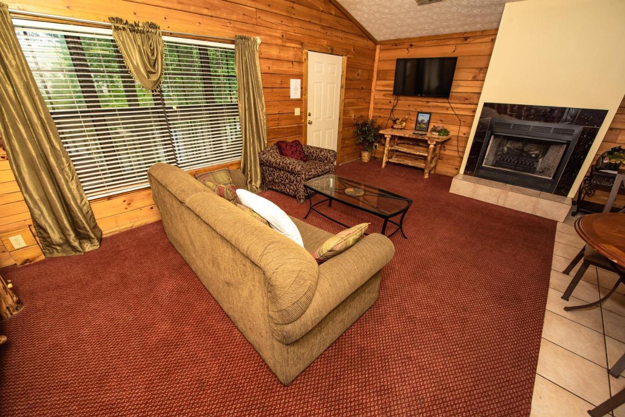 Cabin Close To Parkway Rd With River View Pigeon Forge Eksteriør billede